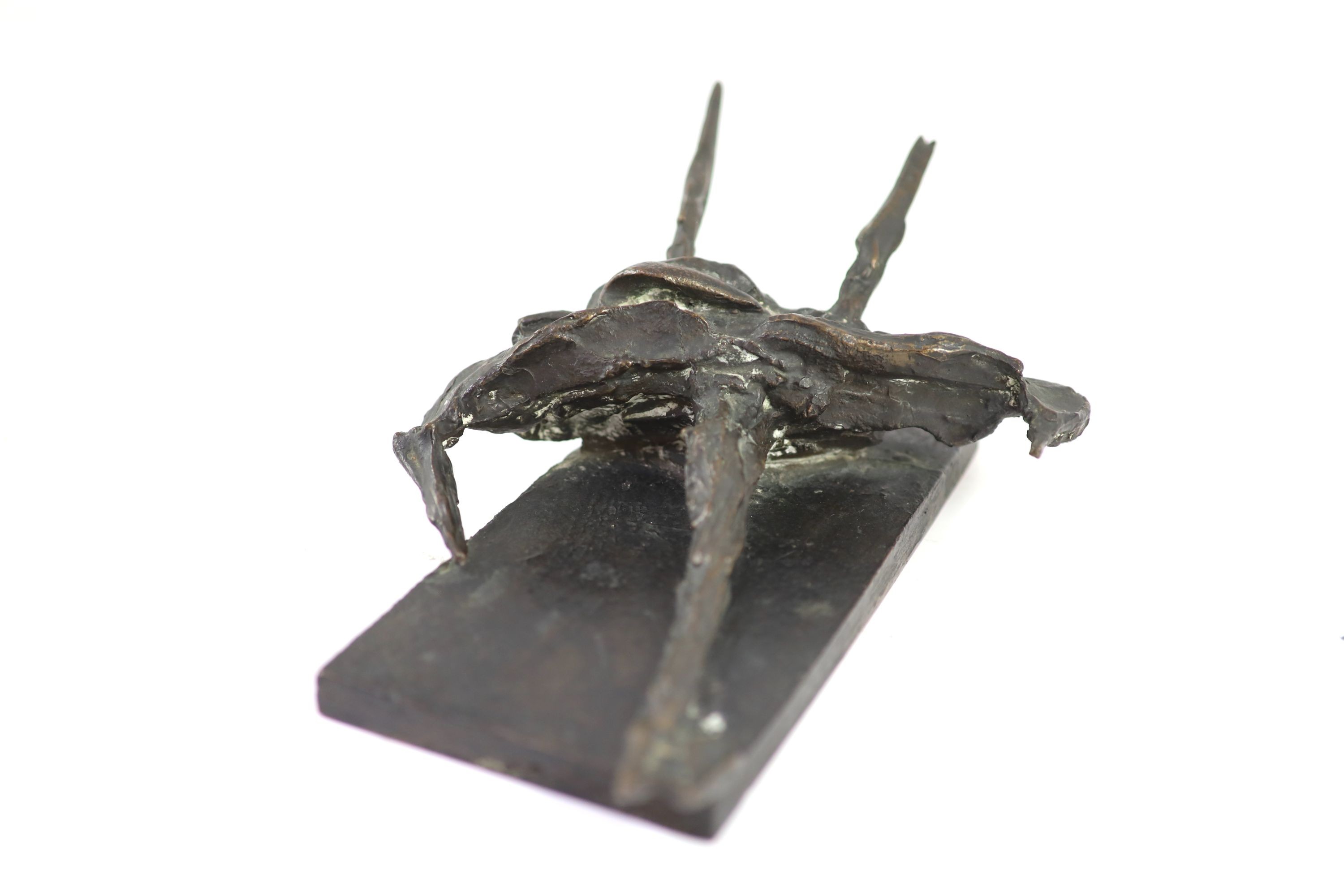 Bernard Meadows (1915-2005), Fallen Bird, bronze, H 8.5cm. L 23cm. D 16cm.